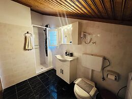 Nikos Apartments