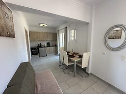 Nikos Apartments