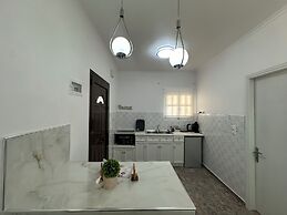 Nikos Apartments