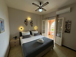 Nikos Apartments