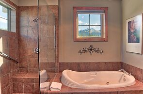 120 Rachel Lane Private Home with Hot Tub