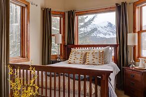 400 Whispering Pines Circle Private Home with Hot Tub