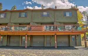 52 Clubhouse Rd Townhome with Private Hot Tub