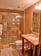 52 Clubhouse Rd Townhome with Private Hot Tub