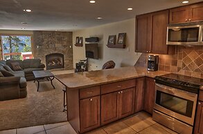 52 Clubhouse Rd Townhome with Private Hot Tub