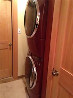 52 Clubhouse Rd Townhome with Private Hot Tub