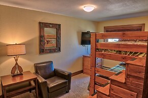 52 Clubhouse Rd Townhome with Private Hot Tub