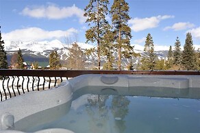 52 Clubhouse Rd Townhome with Private Hot Tub