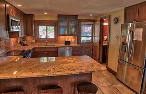 52 Clubhouse Rd Townhome with Private Hot Tub