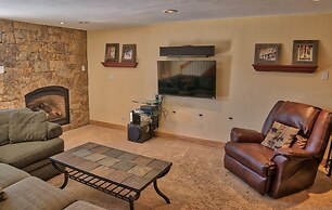 52 Clubhouse Rd Townhome with Private Hot Tub