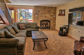 52 Clubhouse Rd Townhome with Private Hot Tub