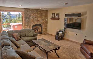 52 Clubhouse Rd Townhome with Private Hot Tub