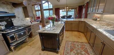 Cloud Peak Vista Peak 7 Private Home with Hot Tub