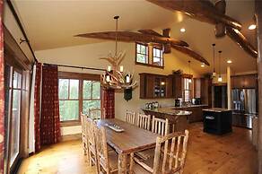 Cloud Peak Vista Peak 7 Private Home with Hot Tub