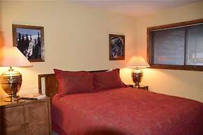 Eagle Ridge 2 Townhome with Private Hot Tub