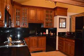 Eagle Ridge 2 Townhome with Private Hot Tub