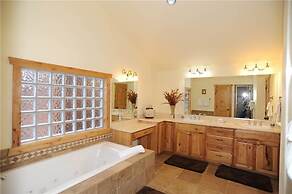 Moose Meadow Retreat Private Home with Hot Tub
