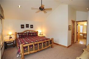 Moose Meadow Retreat Private Home with Hot Tub