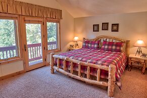 Moose Meadow Retreat Private Home with Hot Tub