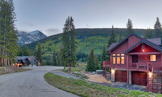 Moose Meadow Retreat Private Home with Hot Tub