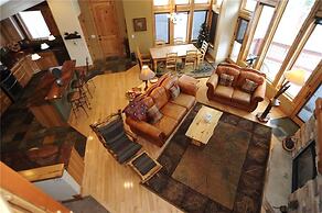 Moose Meadow Retreat Private Home with Hot Tub