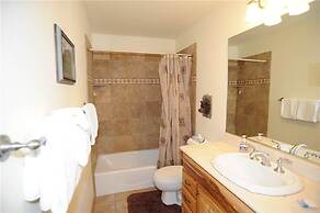 Moose Meadow Retreat Private Home with Hot Tub