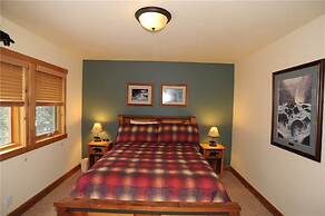 Moose Meadow Retreat Private Home with Hot Tub