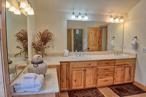 Moose Meadow Retreat Private Home with Hot Tub