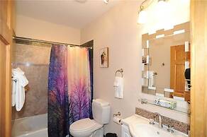 Ten Mile Suites 103 Downtown Condos with On-site Hot Tub