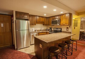 Trail's End 201 Downtown Condos with on-site Hot Tub