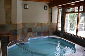 Trail's End 201 Downtown Condos with on-site Hot Tub