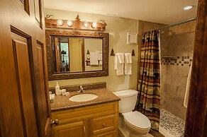 Trail's End 201 Downtown Condos with on-site Hot Tub