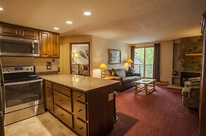 Trail's End 201 Downtown Condos with on-site Hot Tub