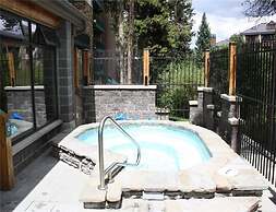 Trail's End 201 Downtown Condos with on-site Hot Tub