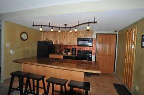 Trail's End 509 Downtown Condos with on-site Hot Tub