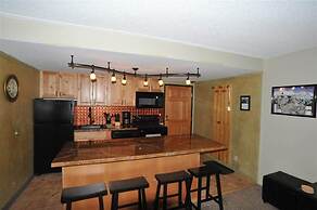 Trail's End 509 Downtown Condos with on-site Hot Tub