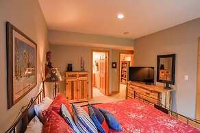 368 Settlers Drive Private Home with Hot Tub