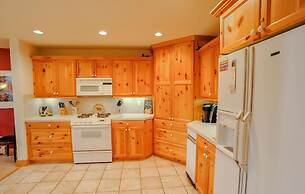 368 Settlers Drive Private Home with Hot Tub