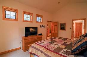 368 Settlers Drive Private Home with Hot Tub