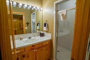 368 Settlers Drive Private Home with Hot Tub