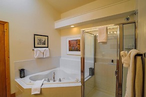 368 Settlers Drive Private Home with Hot Tub