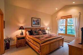 368 Settlers Drive Private Home with Hot Tub