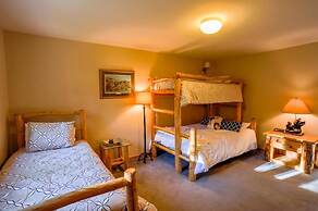 Highlander 324 Townhome with Private Hot Tub