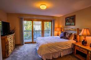 Highlander 324 Townhome with Private Hot Tub