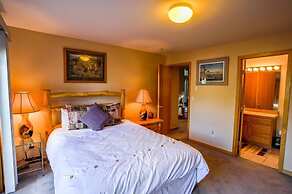 Highlander 324 Townhome with Private Hot Tub