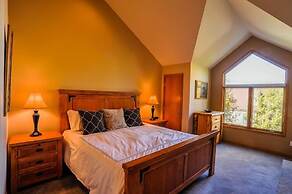 Highlander 324 Townhome with Private Hot Tub