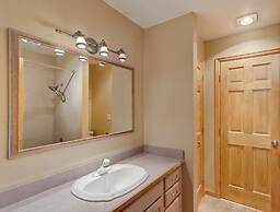 Longbranch 201 Condo with Pool & Hot Tub