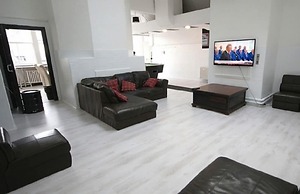 Edinburgh Princes Street Loft Apartment