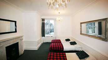 Edinburgh Princes Street Top Floor Apt
