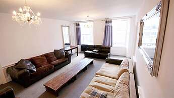 Edinburgh Princes Street Top Floor Apt